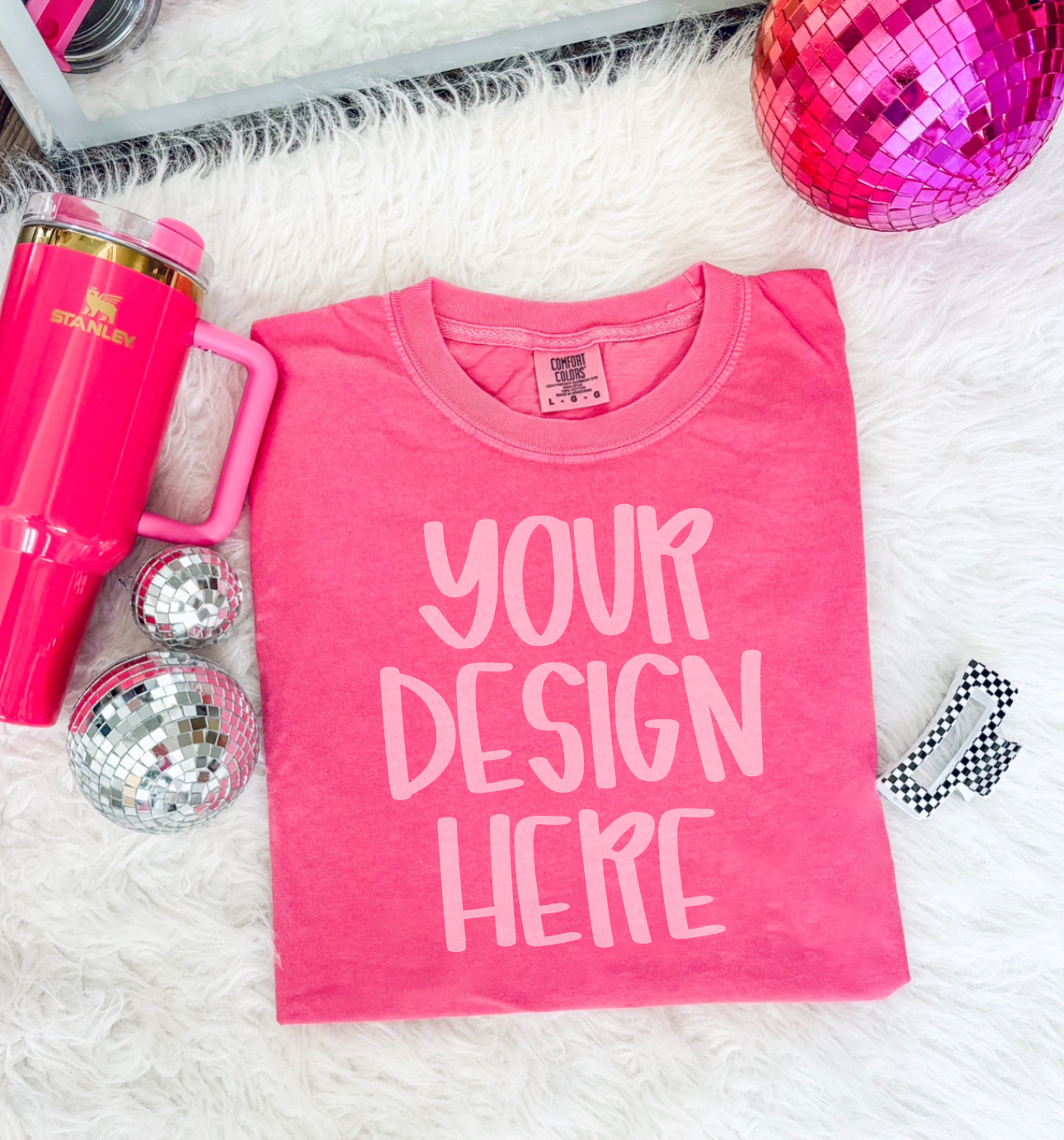 Comfort color crunchberry short sleeve t-shirt flat lay mock up