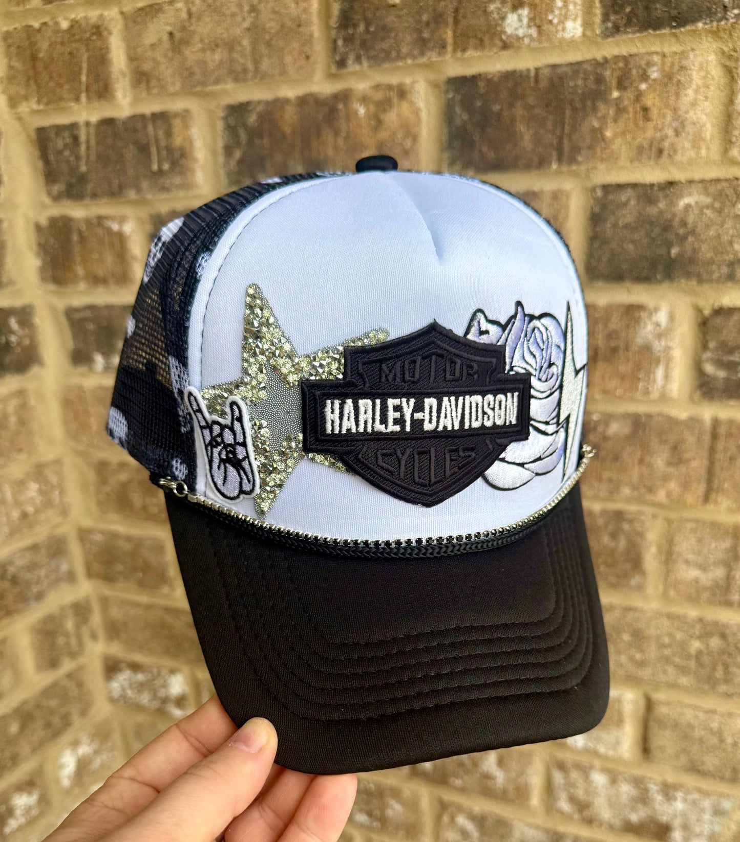 Speeding dating trucker hat edition